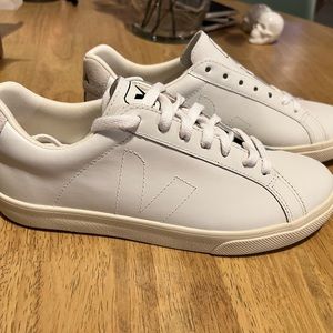 VEJA Esplar Leather Logo Sneakers